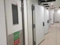Kitámasztható lengőajtó