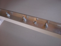 Táblalemez rögzítése aluminium felfüggesztésre