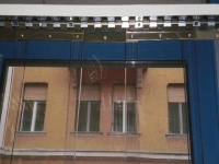 Szalagfüggöny felfüggesztéssel